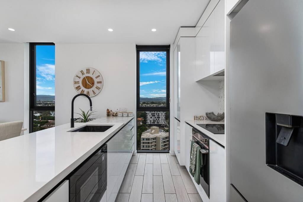 Opus - At Your Doorstep Short Walk To Light Rail * Gold Coast